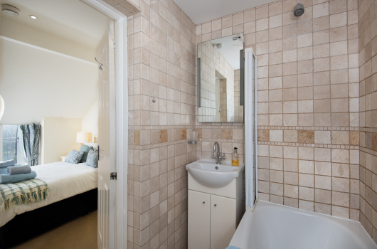 En-suite, Boatman's Cottage, Newton Holiday Cottages, Northumberland En-suite